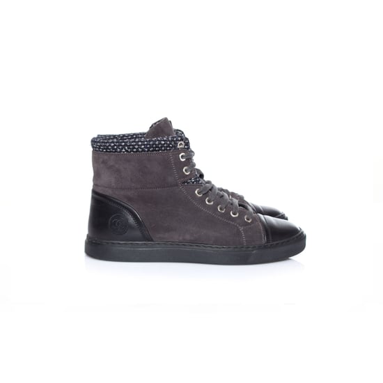 Chanel, hoge tennissneakers met CC-logo en tweedstof. - Image 4
