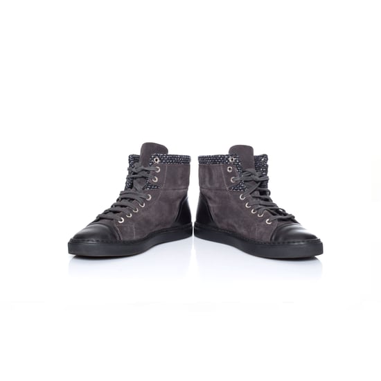 Chanel, hoge tennissneakers met CC-logo en tweedstof. - Image 6