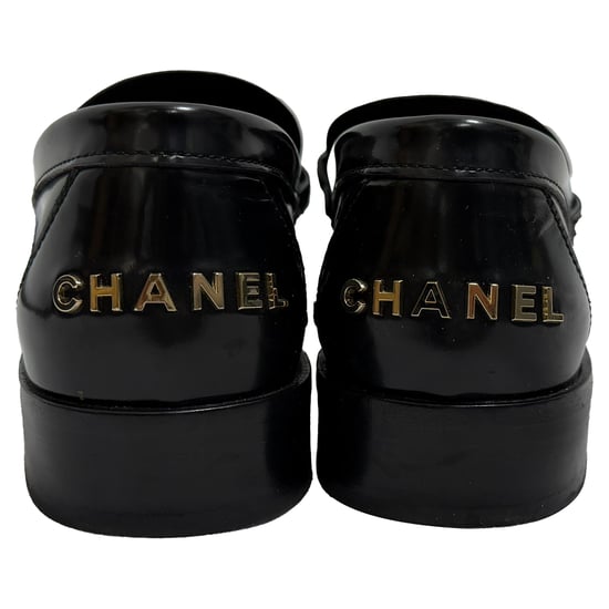 Chanel Glanzende Logo Instappers in Zwart Kalfsleer - Image 3