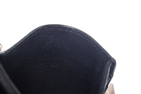 Gucci kaarthouder van zwart leer met monogramreliëf. - Image 4