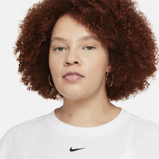 Dames Nike Essential Regular Fit Crew Neck T-shirt in Wit/Zwart - Image 3