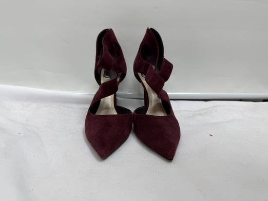 Gianvito Rossi pumps met spitse neus en meshaccenten in zwart suède. - Image 3