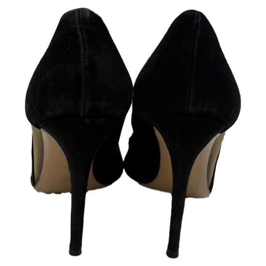 Gianvito Rossi pumps met spitse neus en meshaccenten in zwart suède. - Image 5