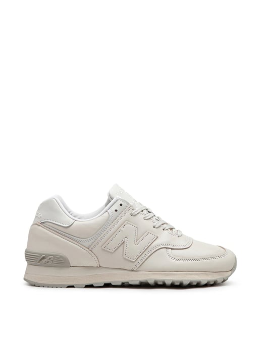 576 Gemaakt in het VK, eigentijdse luxe sneakers - Image 1