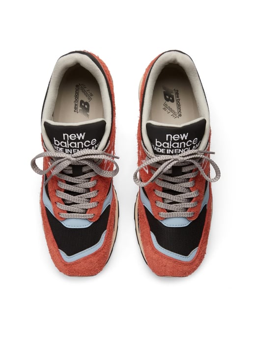 1500 stuks, gemaakt in het VK. Oranje Bloed sneakers. - Image 4