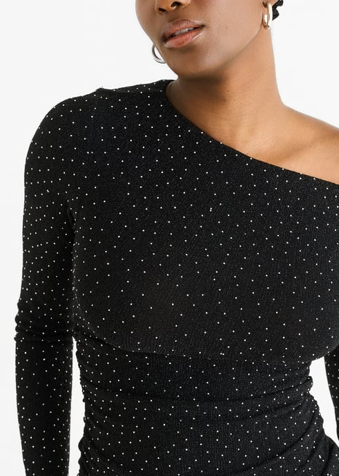 Top met schuine halslijn en zwarte diamantjes - Image 2
