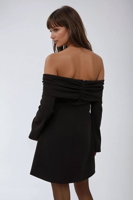 Exclusieve Aangepaste Off Shoulder Mini-jurk met Knopdetail - Image 2