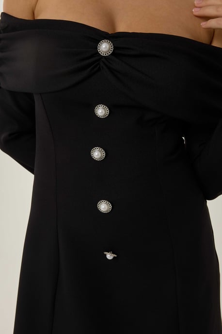 Exclusieve Aangepaste Off Shoulder Mini-jurk met Knopdetail - Image 3
