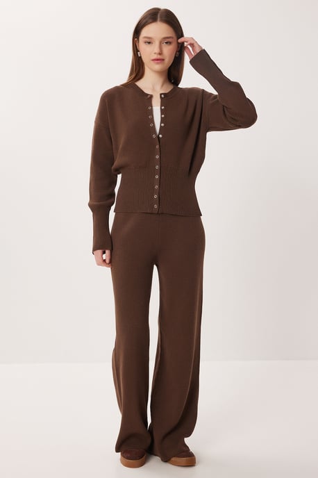 Geribbeld Brei Co-Ord Set met Knopen Sluiting - Image 2