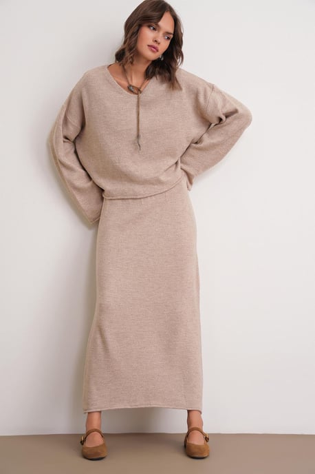 V-hals Trui en Rok Co-ord Set - Image 4