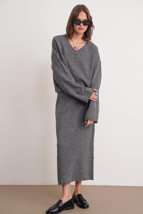 V-hals Tricot Sweater & Rok Co-ord Set - Image 2