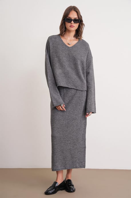 V-hals Tricot Sweater & Rok Co-ord Set - Image 3