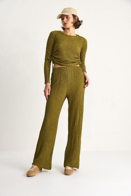 Aansluitende Twee-delige Coördinaten Set met Uitlopende Broek - Image 2