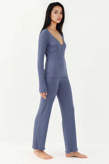 V-hals Wijde Pijpen Pyjama Set met Knoopdetail - Image 3