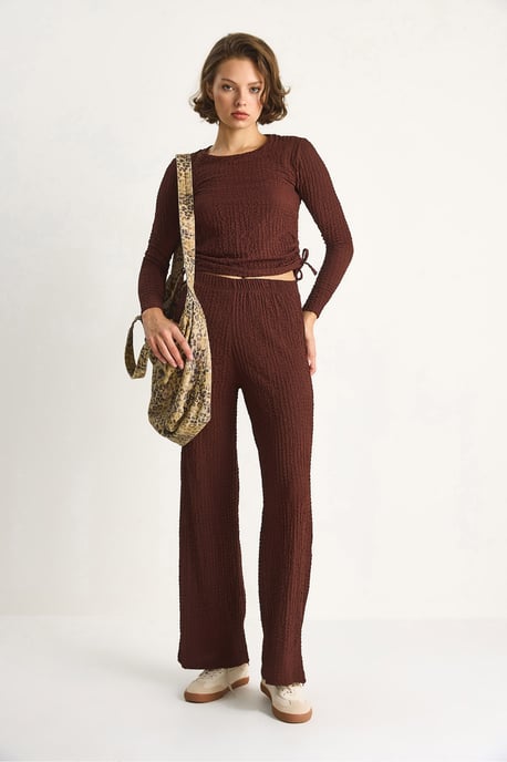 Aansluitende Twee-delige Co-ord Set met Flared Broek - Image 2