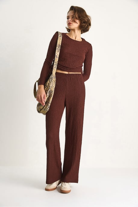 Aansluitende Twee-delige Co-ord Set met Flared Broek - Image 4