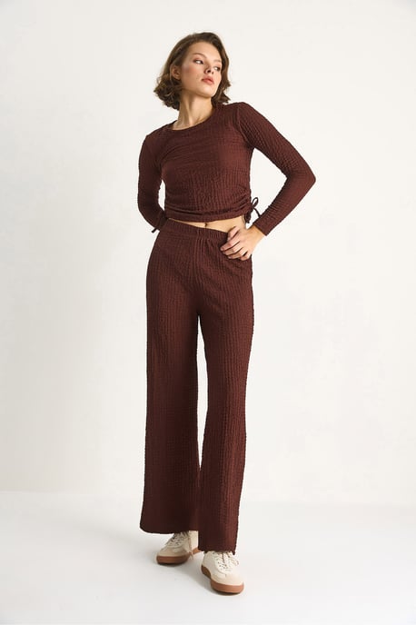 Aansluitende Twee-delige Co-ord Set met Flared Broek - Image 5