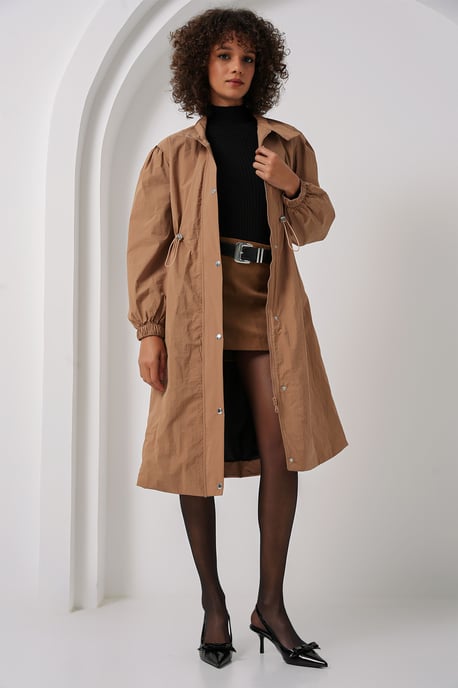 Lange Trenchcoat met Omgeslagen Kraag - Image 2