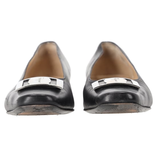 Ferragamo pumps met gespdetails in zwart leer - Image 4