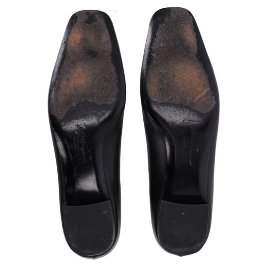 Ferragamo pumps met gespdetails in zwart leer - Image 5