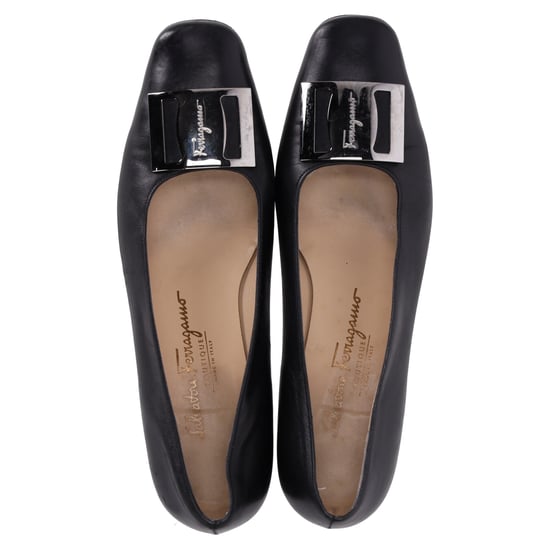 Ferragamo pumps met gespdetails in zwart leer - Image 6