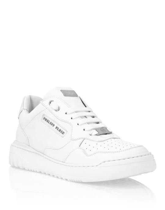 Lo-Top Sneakers Lettering - Image 1