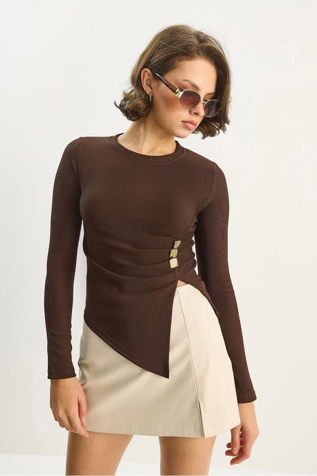 Ronde hals lange mouw blouse met accessoire-detail - Image 2