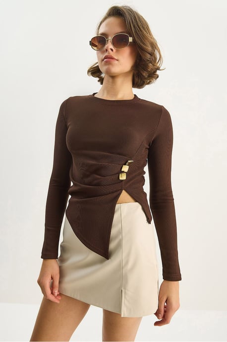 Ronde hals lange mouw blouse met accessoire-detail - Image 3