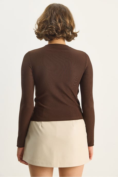 Ronde hals lange mouw blouse met accessoire-detail - Image 4