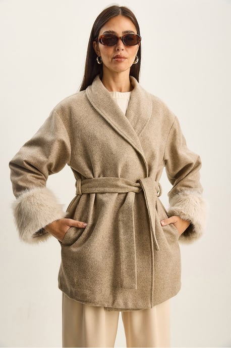 Oversized Sjaalkraag Vilt Jas met Neppels Cuffs - Image 2