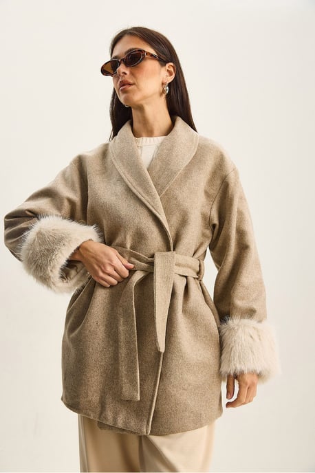 Oversized Sjaalkraag Vilt Jas met Neppels Cuffs - Image 3