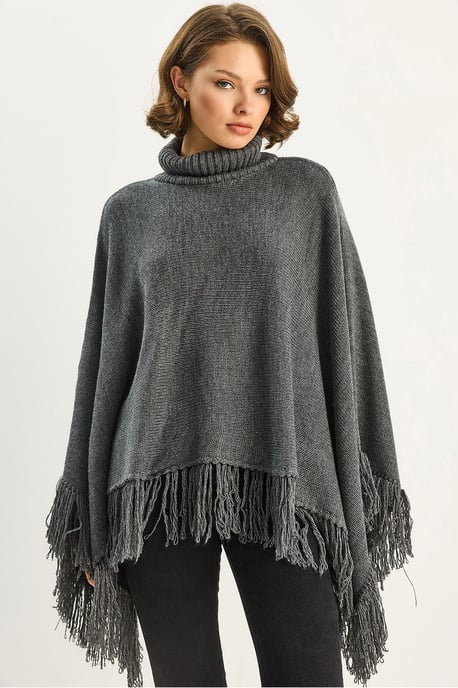 Coltrui Poncho - Image 1