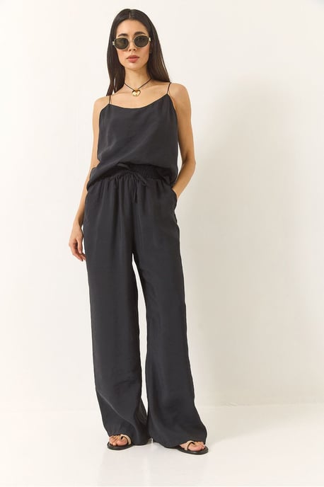 Mouwloze Camisole en Wijde Broeken Coördinatie Set - Image 2