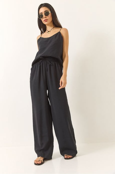 Mouwloze Camisole en Wijde Broeken Coördinatie Set - Image 3