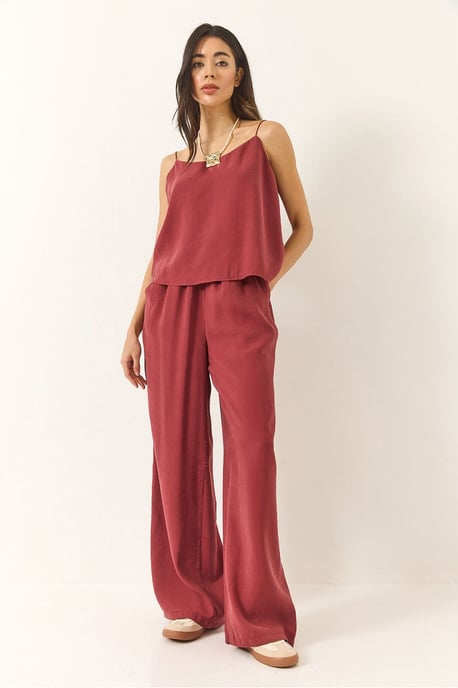 Mouwloze Camisole en Brede Pijp Broek Coördinatie Set - Image 2