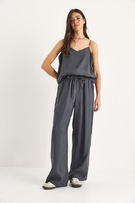 Mouwloze Camisole en Wijde Broek Coördinatieset - Image 2