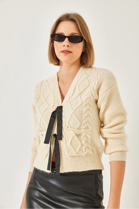Gestructureerde V-hals Korte Cardigan met Pompom - Image 3