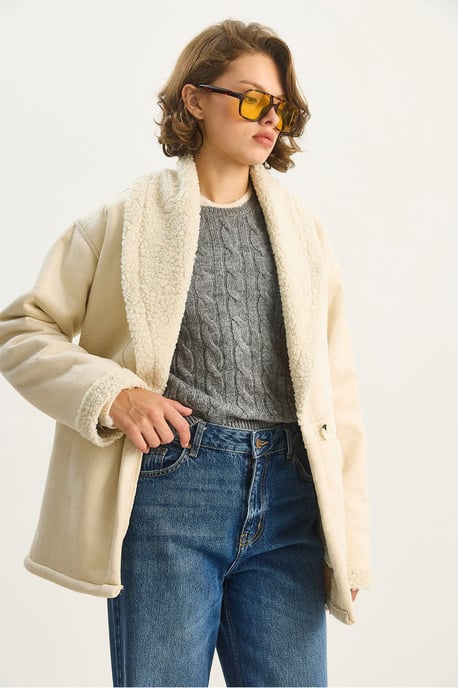 Faux Fur Gewatteerde Knopjasje - Image 4