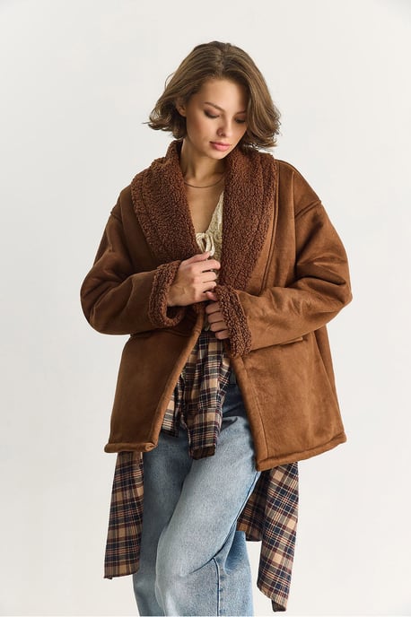 Vaas met Faux Fur en Knopen - Image 3