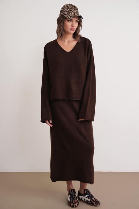 V-hals Gebreide Trui & Rok Co-ord Set - Image 1