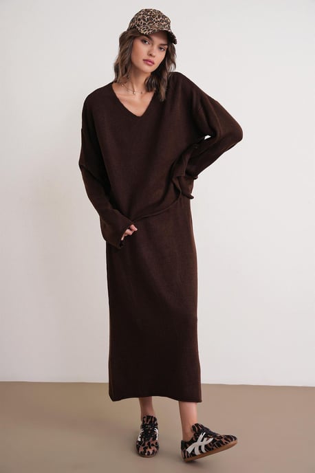 V-hals Gebreide Trui & Rok Co-ord Set - Image 2