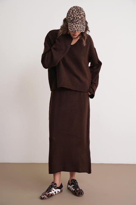 V-hals Gebreide Trui & Rok Co-ord Set - Image 3
