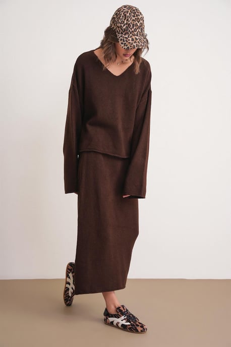 V-hals Gebreide Trui & Rok Co-ord Set - Image 4