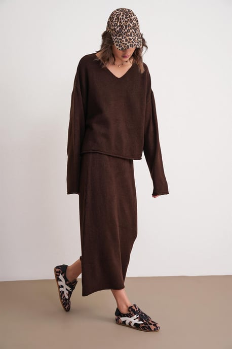 V-hals Gebreide Trui & Rok Co-ord Set - Image 5