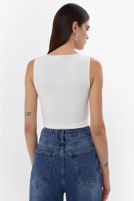 Effen Rib Twist Voorkant Crop Top - Image 3
