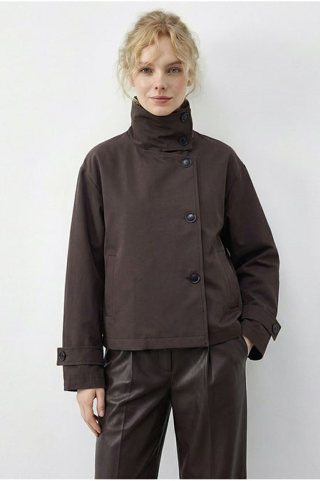 Korte Mandarin Kraag Trenchcoat - Image 2