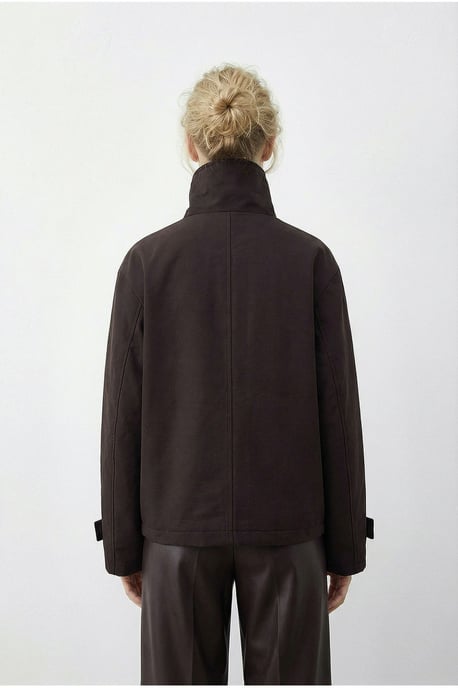 Korte Mandarin Kraag Trenchcoat - Image 6