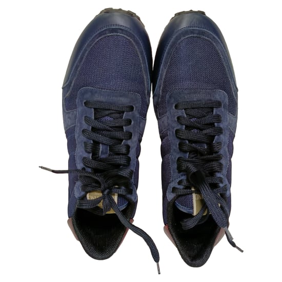 Valentino Garavani Rockrunner sneakers in marineblauw met gemengde technieken. - Image 5