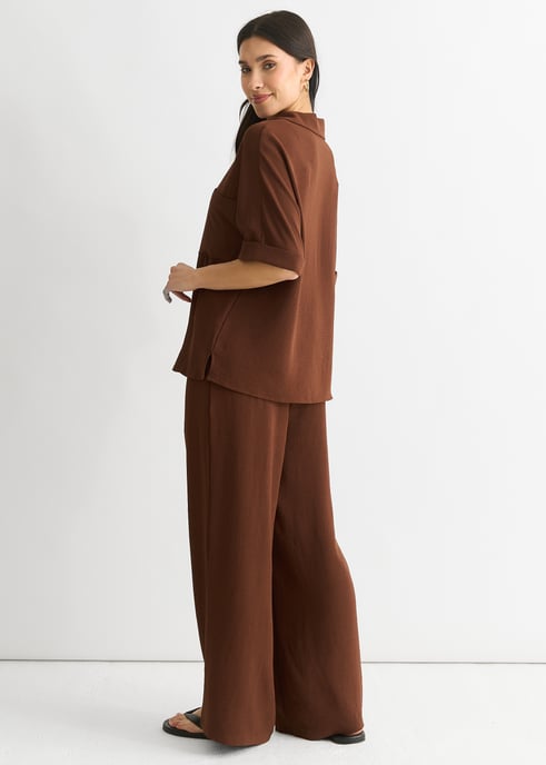 Bruin oversized shirt met luchtige pasvorm - Image 3