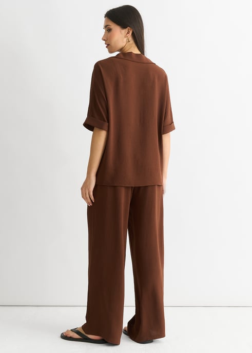 Bruin oversized shirt met luchtige pasvorm - Image 4
